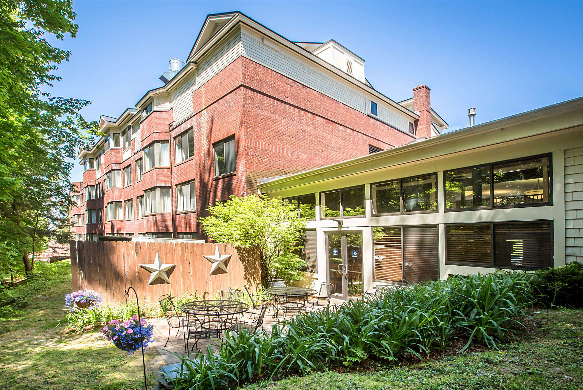 Comfort Suites South Burlington Near University Экстерьер фото