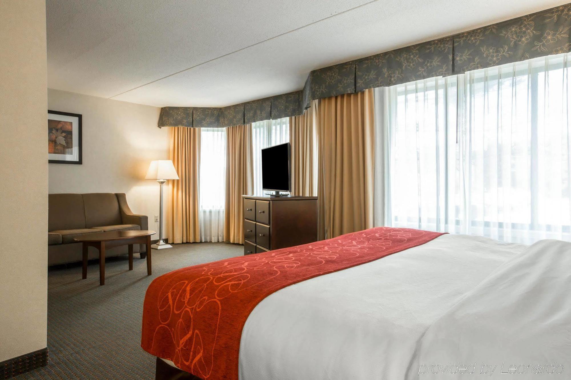 Comfort Suites South Burlington Near University Экстерьер фото