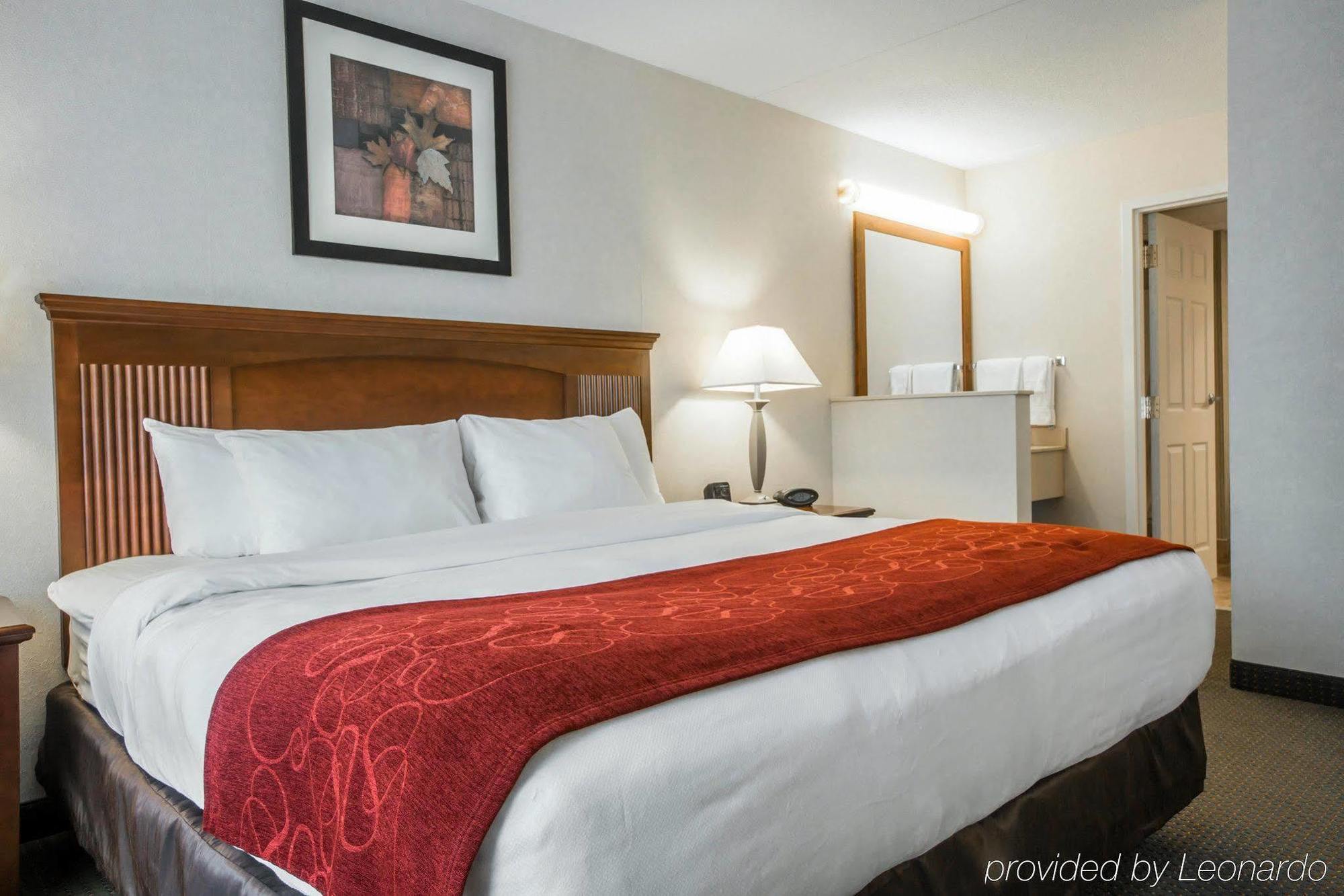 Comfort Suites South Burlington Near University Экстерьер фото