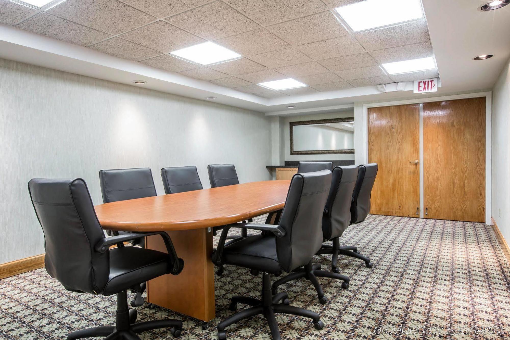 Comfort Suites South Burlington Near University Экстерьер фото