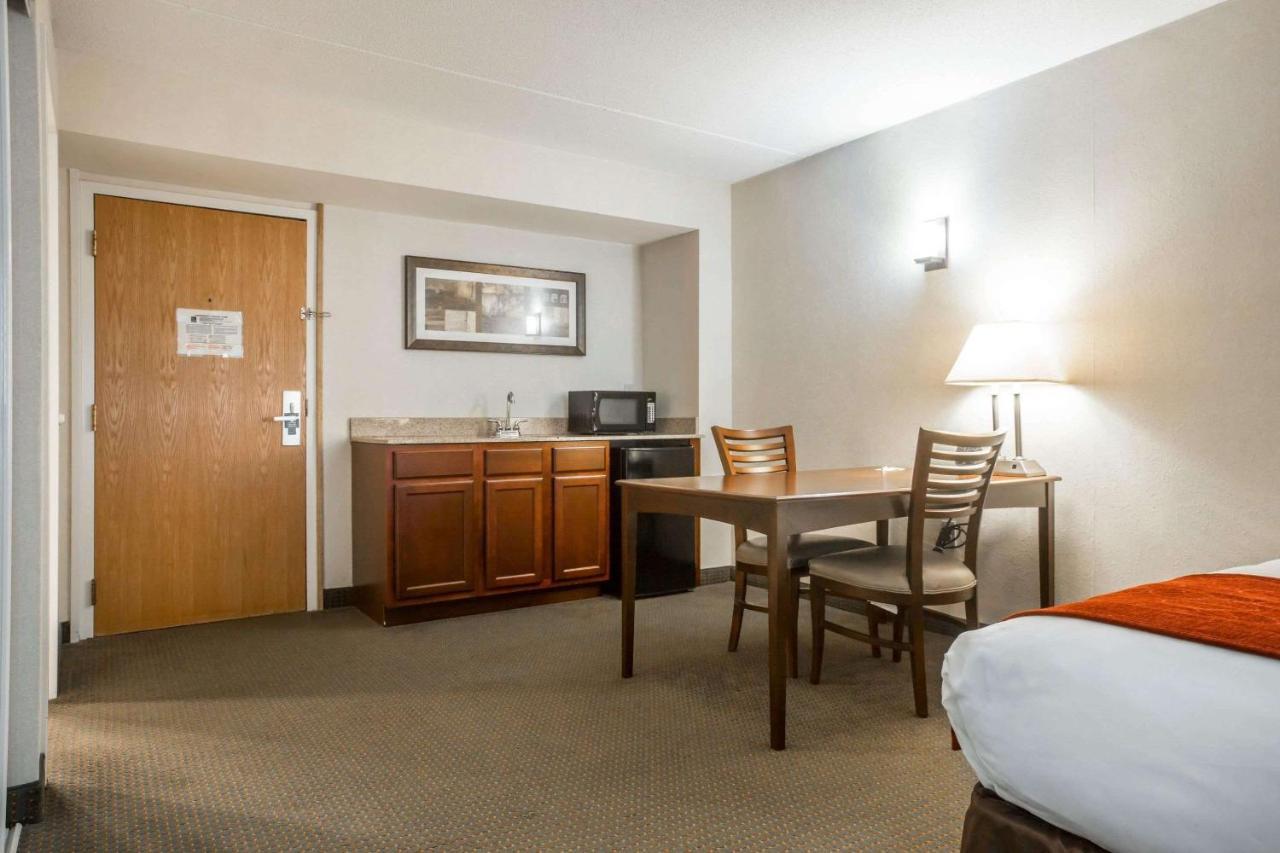 Comfort Suites South Burlington Near University Экстерьер фото