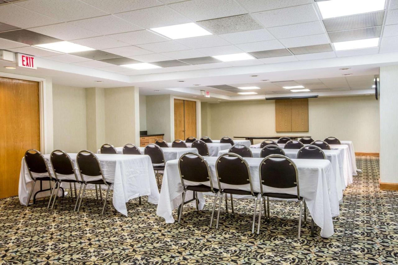 Comfort Suites South Burlington Near University Экстерьер фото