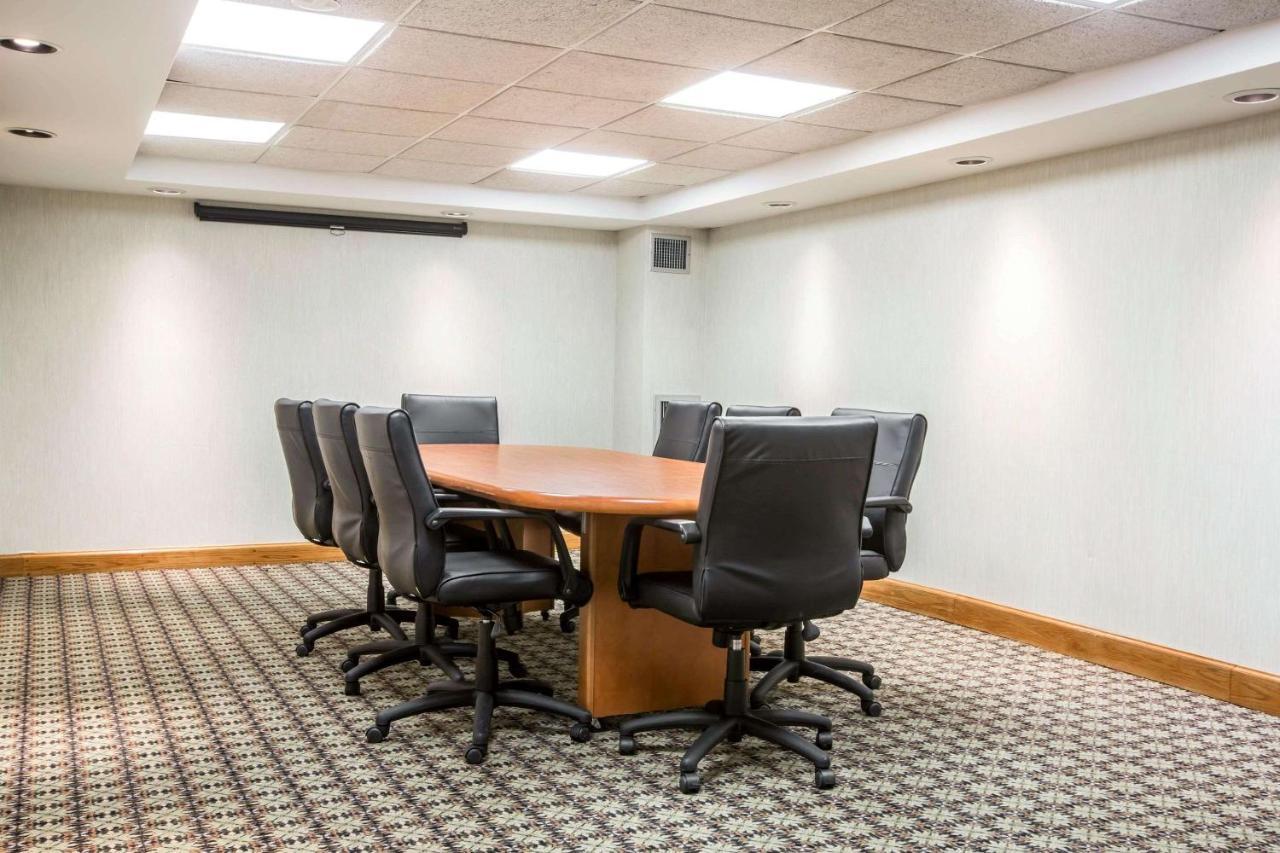 Comfort Suites South Burlington Near University Экстерьер фото