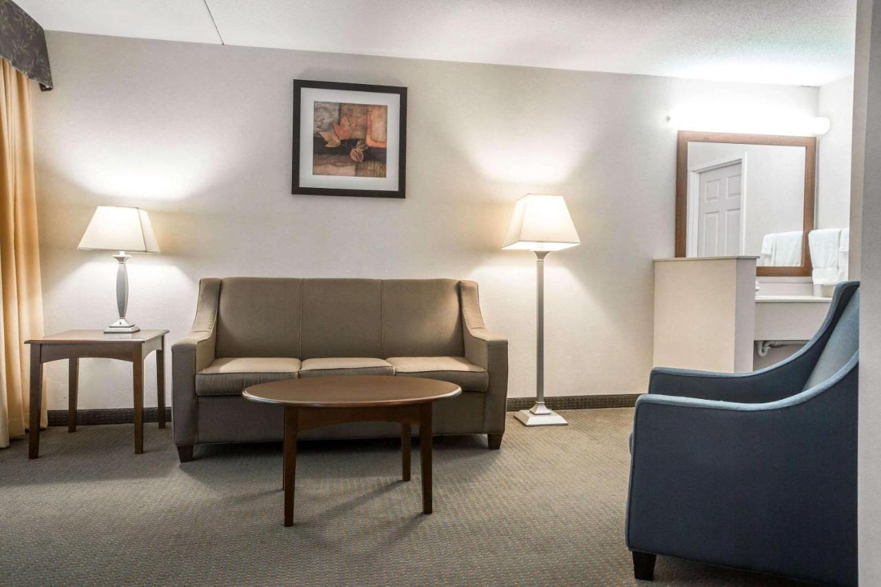 Comfort Suites South Burlington Near University Экстерьер фото